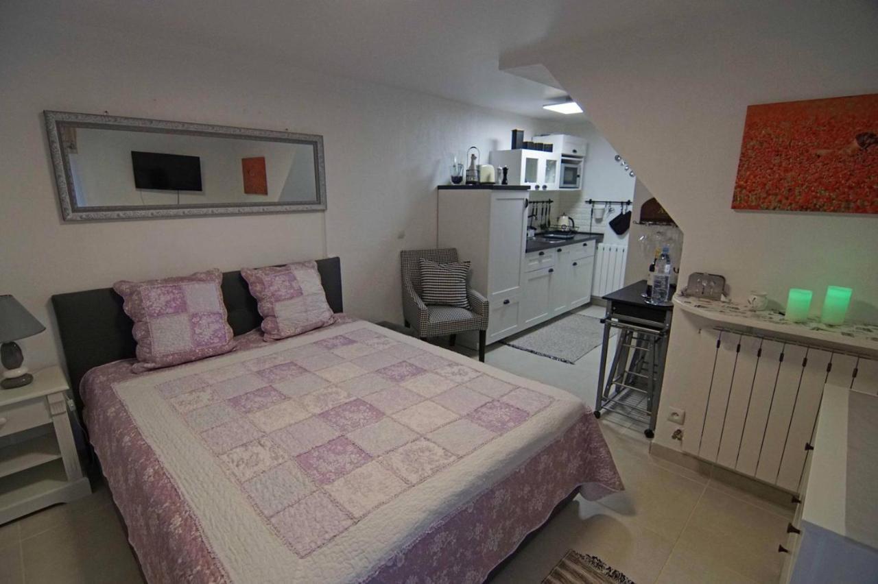 Chez Amali - Stielvolle Ferienwohnung In Der Provence Mit Terrasse Brignoles Eksteriør billede